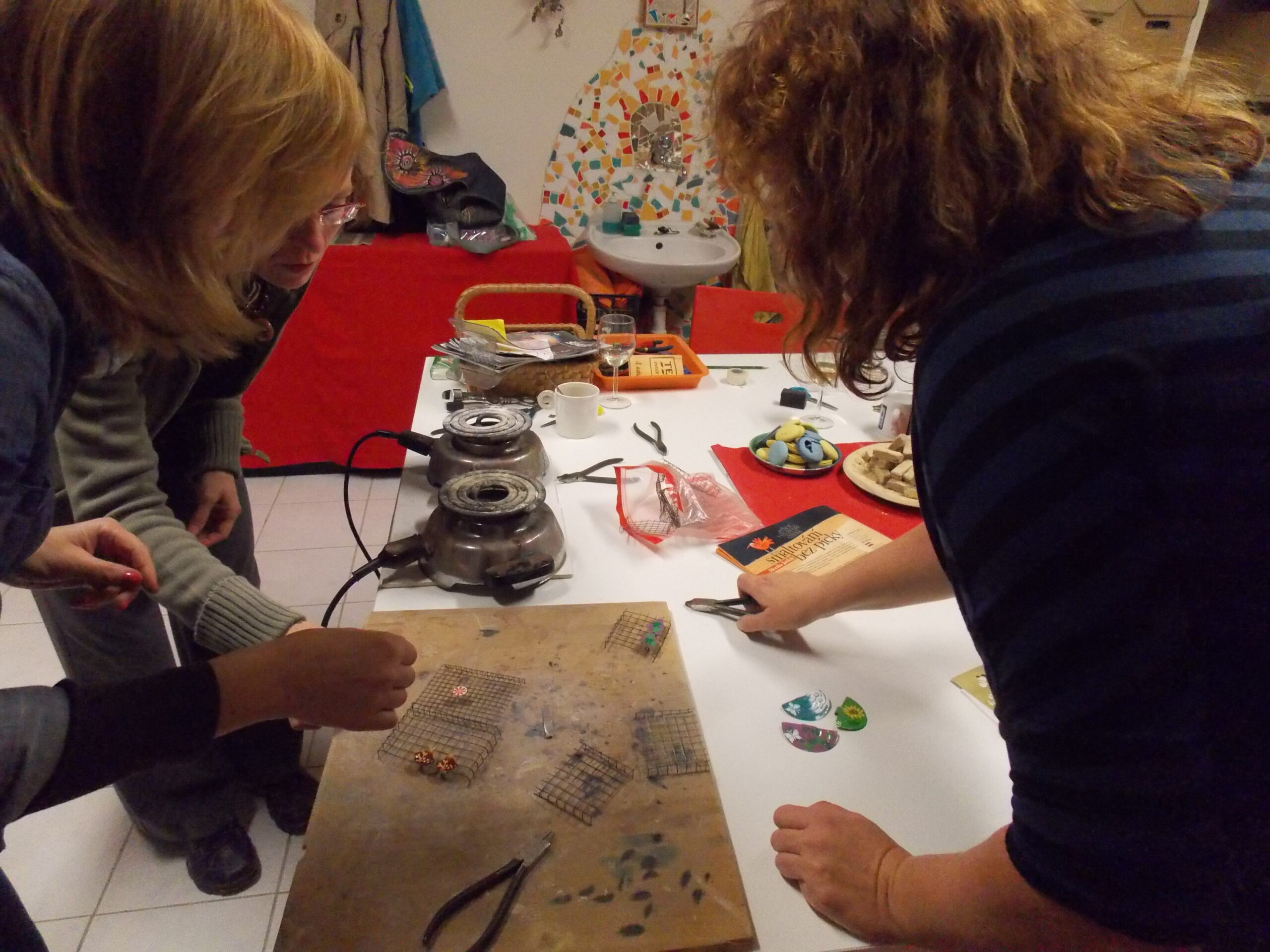 ŠKOLA SMALTU - 1. SMALTOVÁNÍ NA VAŘIČI (1/12) - Obrázek 7