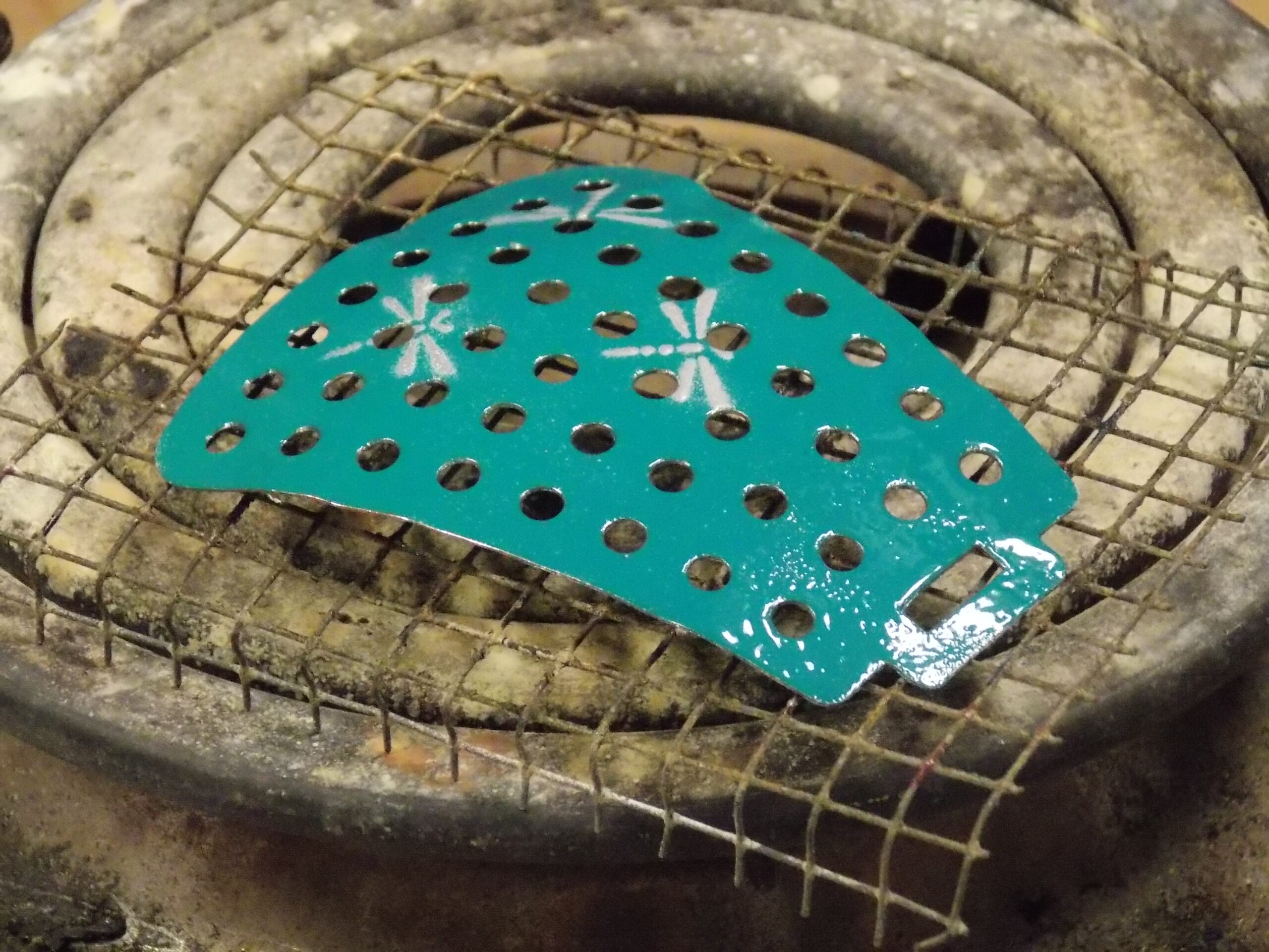 ŠKOLA SMALTU - 1. SMALTOVÁNÍ NA VAŘIČI (1/12) - Obrázek 15