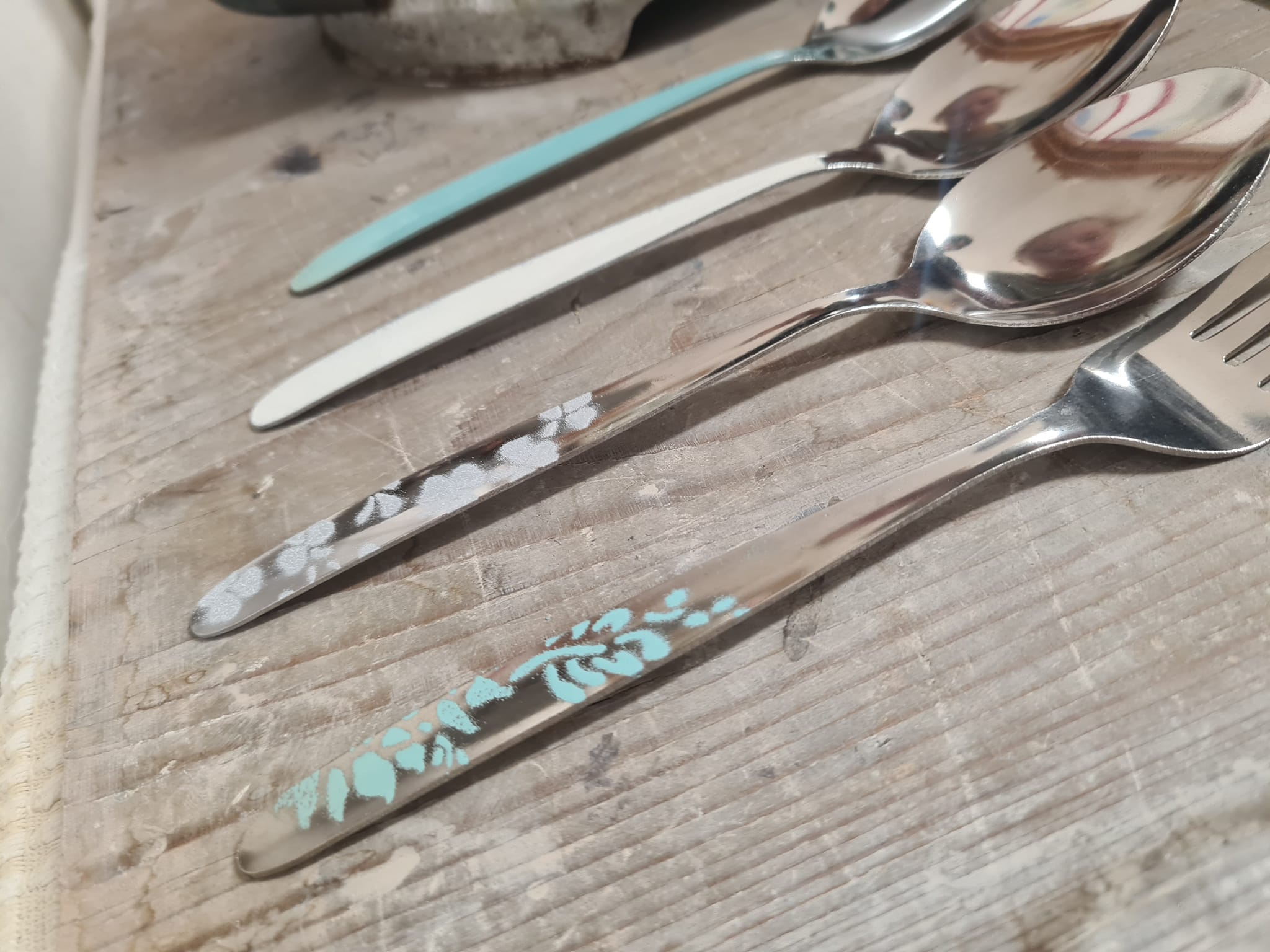 ŠKOLA SMALTU - 1. SMALTOVÁNÍ NA VAŘIČI (1/12)