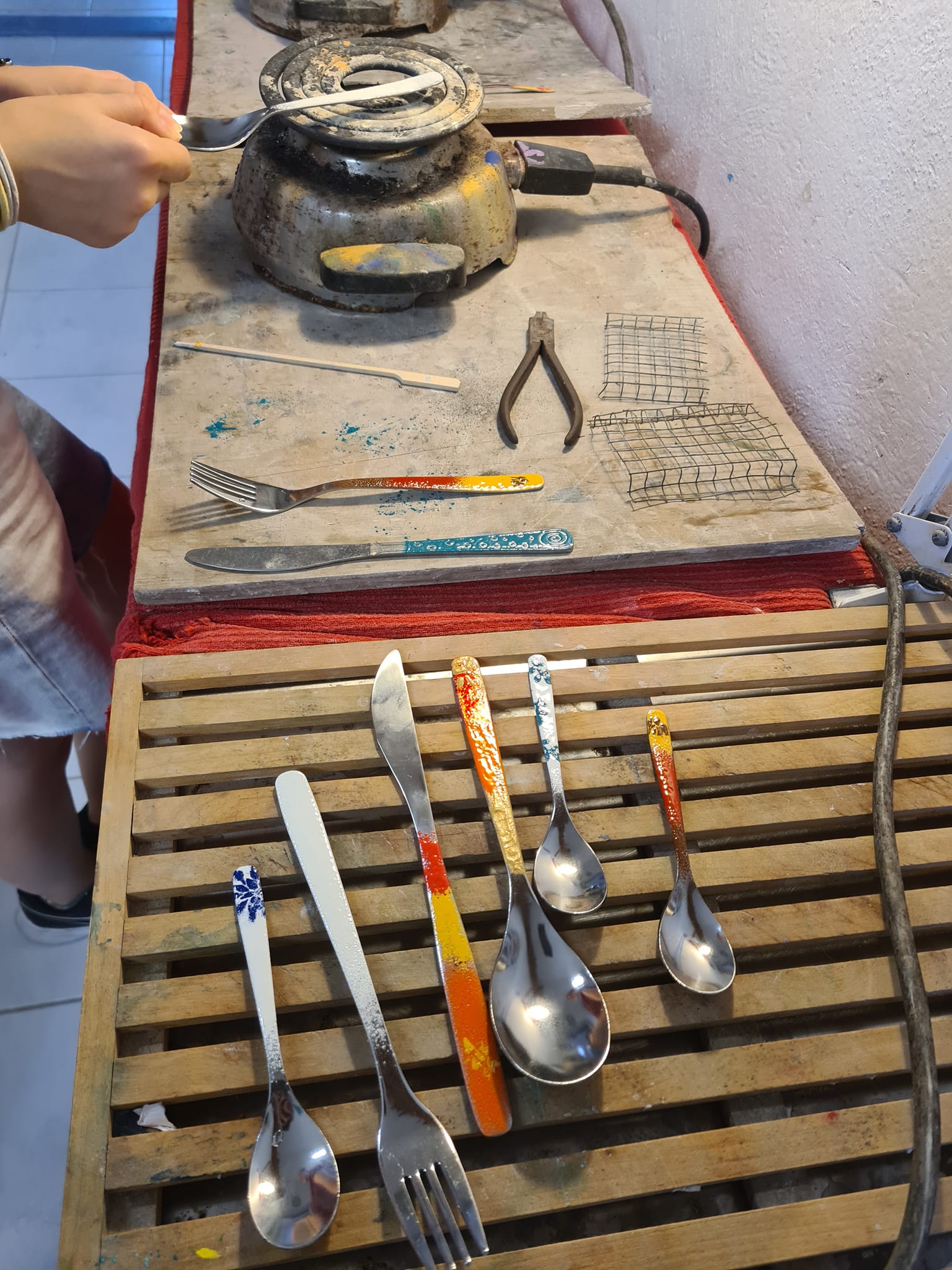 ŠKOLA SMALTU - 1. SMALTOVÁNÍ NA VAŘIČI (1/12) - Obrázek 21